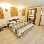 Relax And Rustic With Terrace - Classic One Bedroom With Terrace Brezice