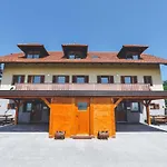 Relax And Rustic With Terrace - Classic One Bedroom With Terrace Brezice