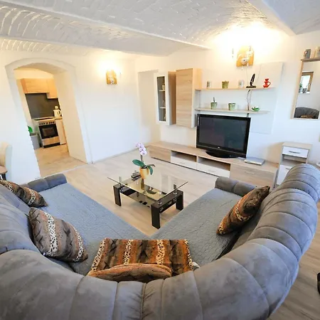 Relax And Rustic With Terrace - Classic One Bedroom With Terrace Apartma Brezice