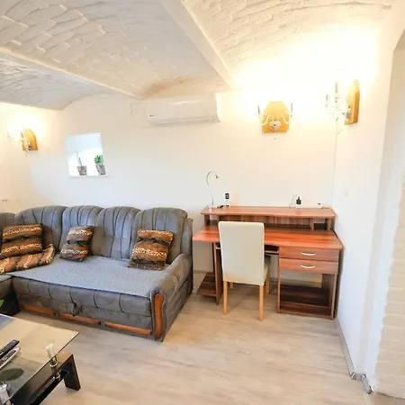 Relax And Rustic With Terrace - Classic One Bedroom With Terrace