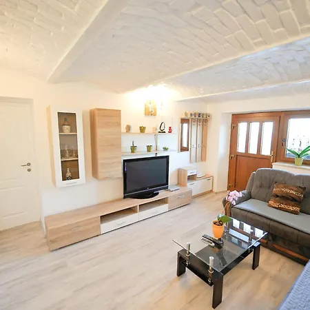 Relax And Rustic With Terrace - Classic One Bedroom With Terrace דירה ברז'יס