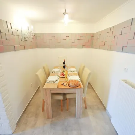 Relax And Rustic With Terrace - Classic One Bedroom With Terrace Apartma