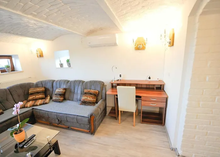 Relax And Rustic With Terrace - Classic One Bedroom With Terrace