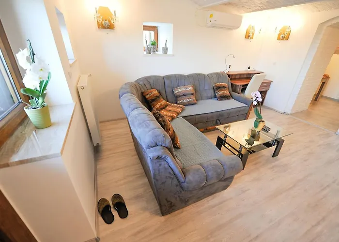 Relax And Rustic With Terrace - Classic One Bedroom With Terrace Апартаменты *