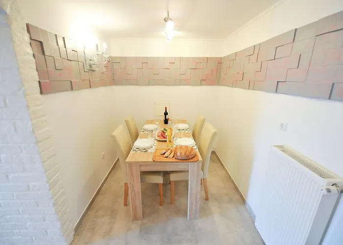 Relax And Rustic With Terrace - Classic One Bedroom With Terrace Apartment