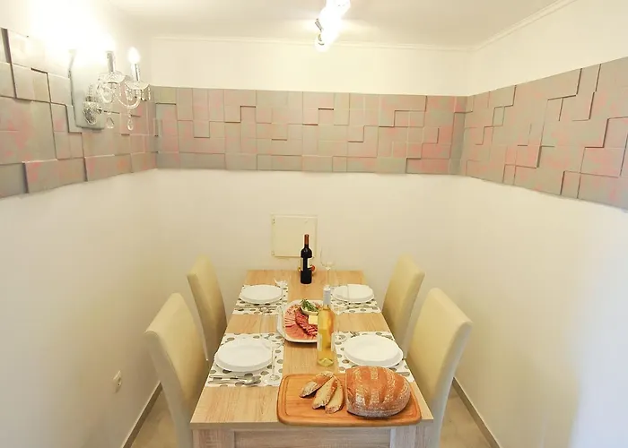 Relax And Rustic With Terrace - Classic One Bedroom With Terrace Апартаменты Брежице