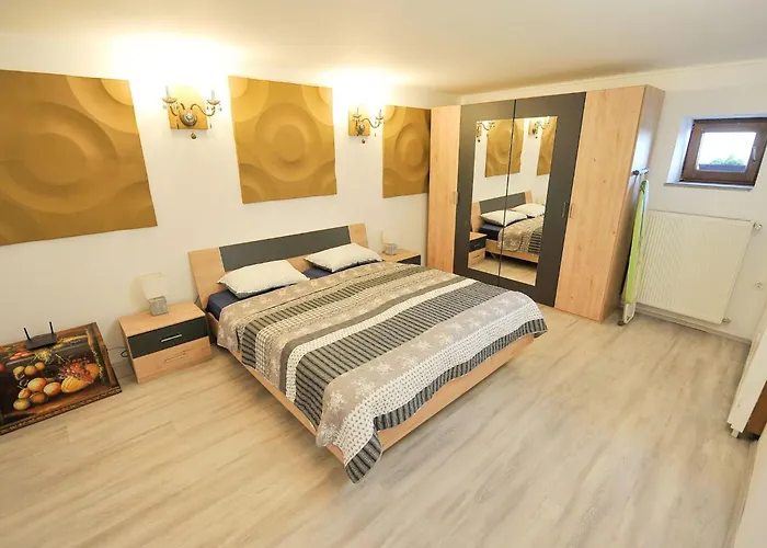 Relax And Rustic With Terrace - Classic One Bedroom With Terrace ברז'יס